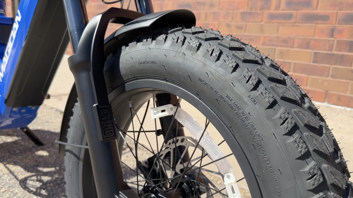 Magician Alpha Mini tire.png