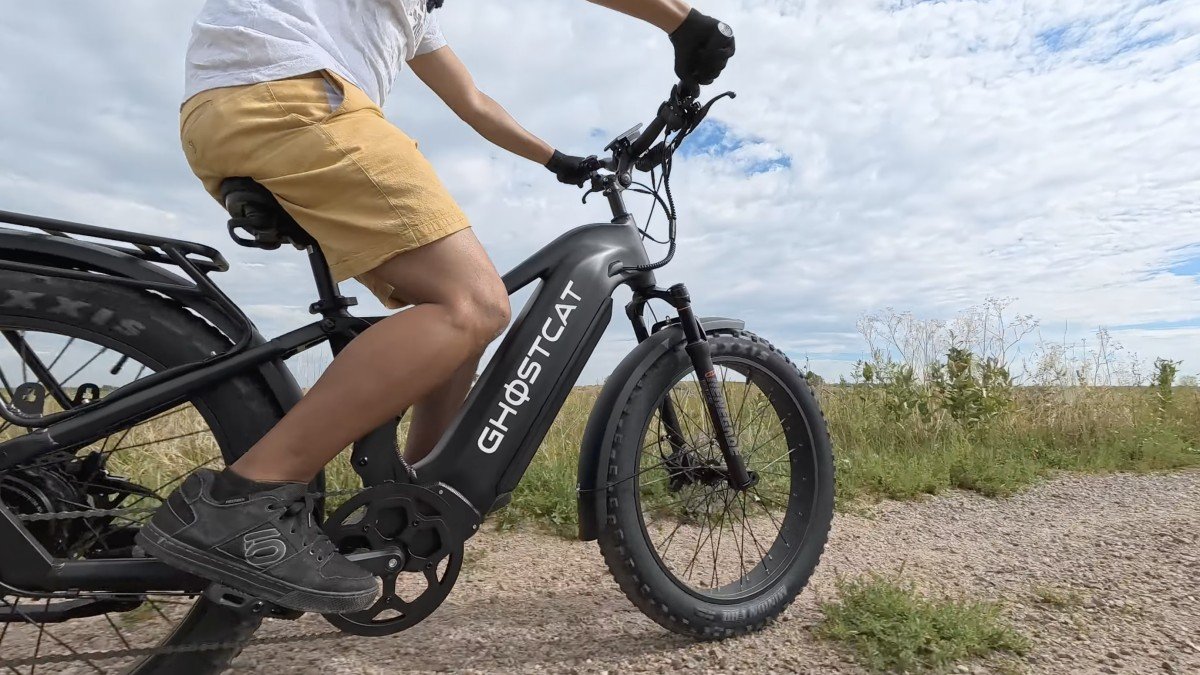 GhostCat Bikes Saber S1 riding.png