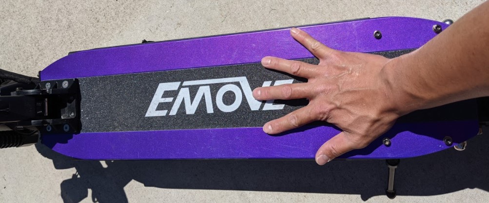 EMOVE-Touring-lightly-scratched-deck