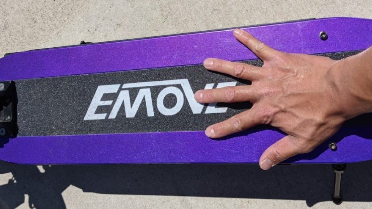 2023 EMOVE Touring EMOVE-Touring-lightly-scratched-deck