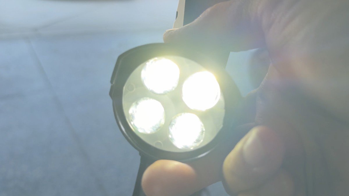 Ausom Gosoul 2 Pro Dual Motor front light.jpeg Ausom Gosoul 2 Pro Dual Motor front light.jpeg