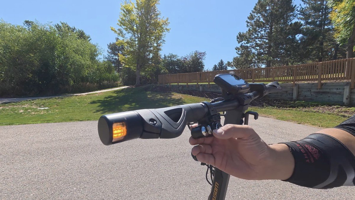 Ausom Gosoul 2 Pro Dual Motor turn signal.jpeg Ausom Gosoul 2 Pro Dual Motor turn signal.jpeg