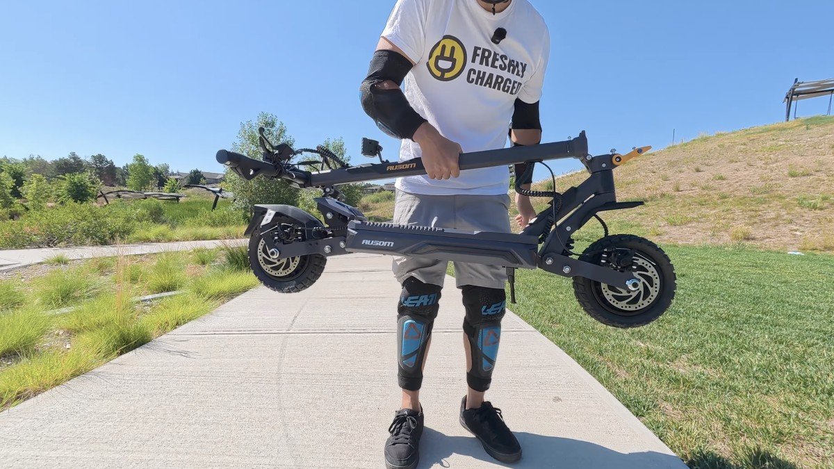 Ausom Gosoul 2 Pro Dual Motor folding.jpeg Ausom Gosoul 2 Pro Dual Motor folding.jpeg