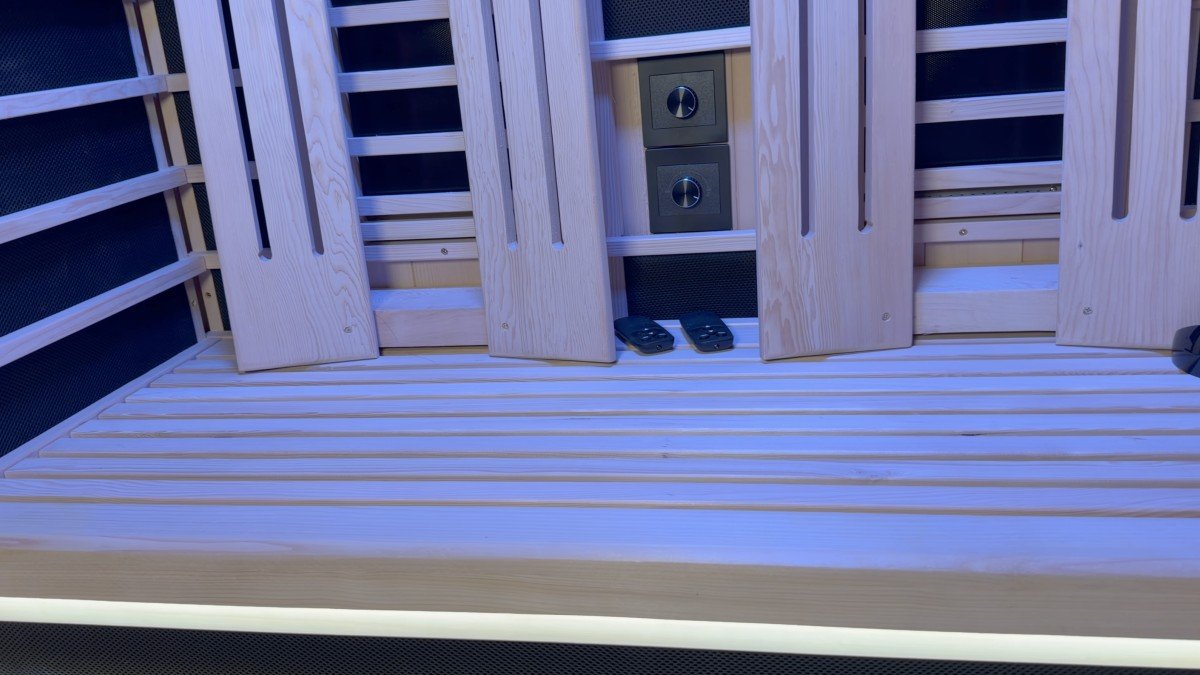Sun Home Saunas Eclipse 2 bench.png