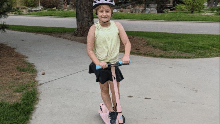 Lorel-on-the-Pink-Segway-Ninebot-Zing-E8