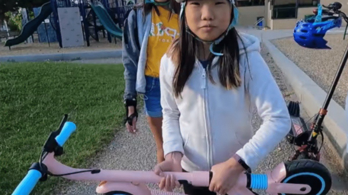  Segway Zing E8 Maggie-Picking-Up-The-Segway-Ninebot-Zing-E8