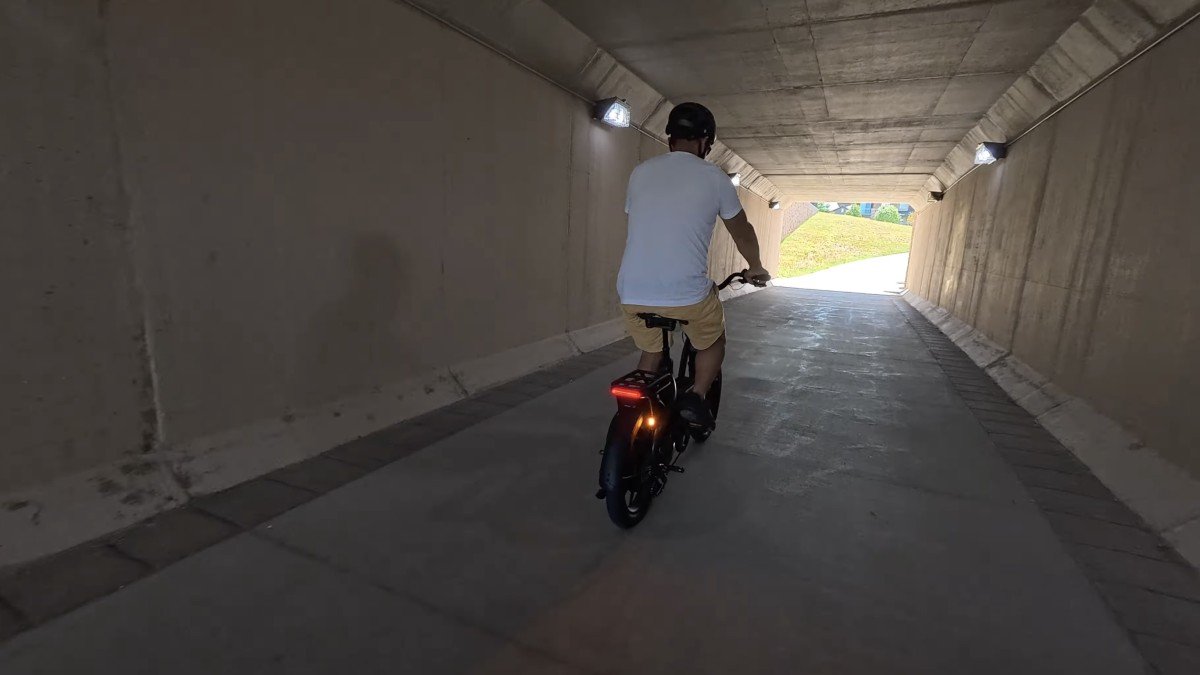 Segway MUXI Pro turn signal.png