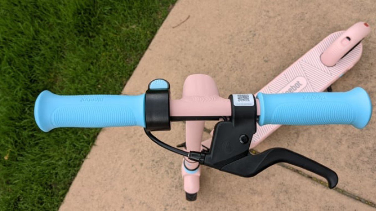  Segway Zing E8 Pink-Segway-Ninebot-Zing-E8-Handlebars