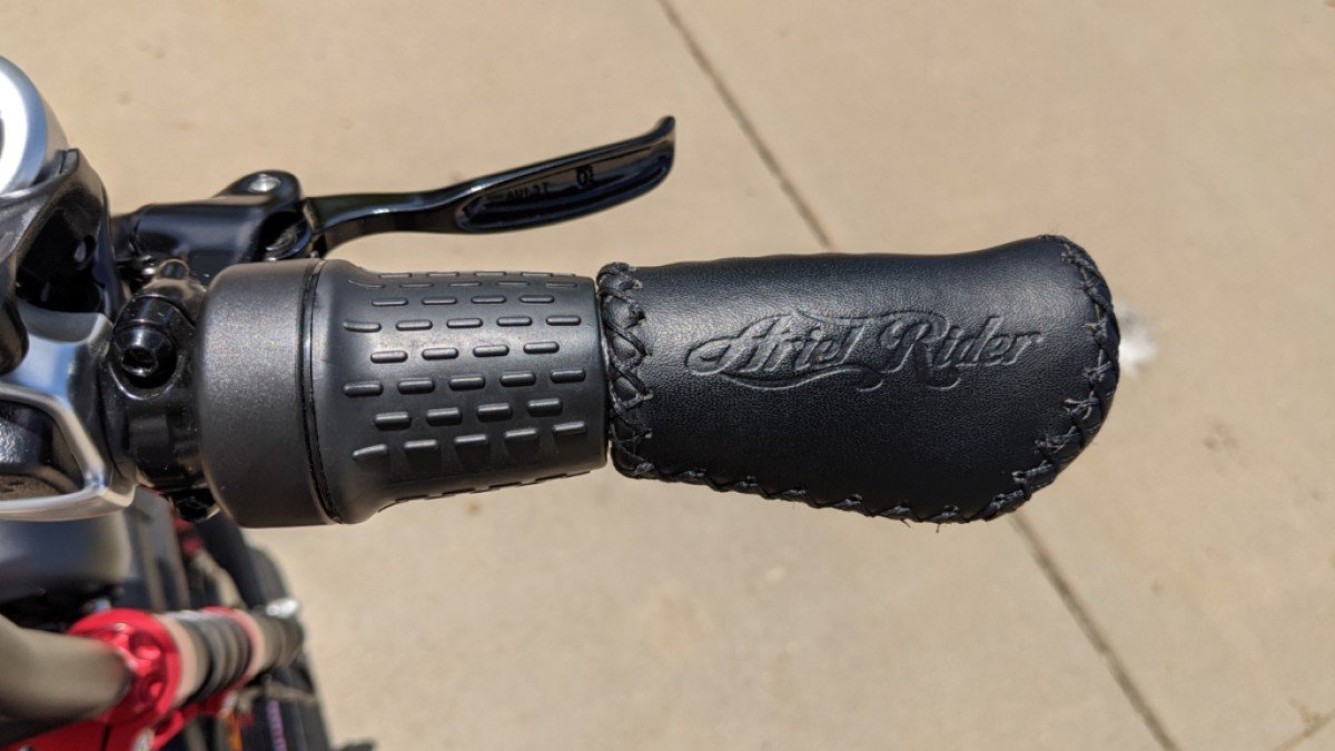 2023 Ariel Rider Grizzly Ariel-Rider-Grizzly-Twist-Throttle-1024x576