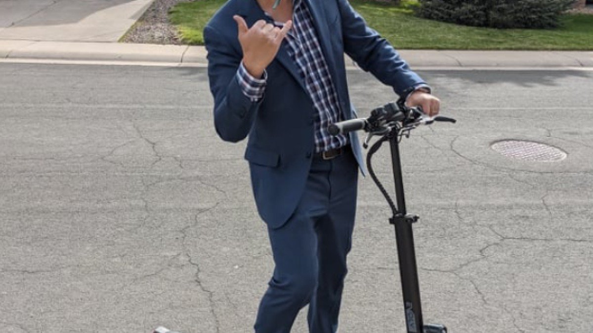 2023 EVOLV Tour XL EVOLV-Tour-XL-Suit-and-Scoots-Rock-Out