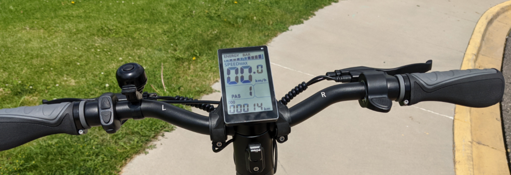 Varla-Pegasus-LCD-Display-and-thumb-throttle-1024x352