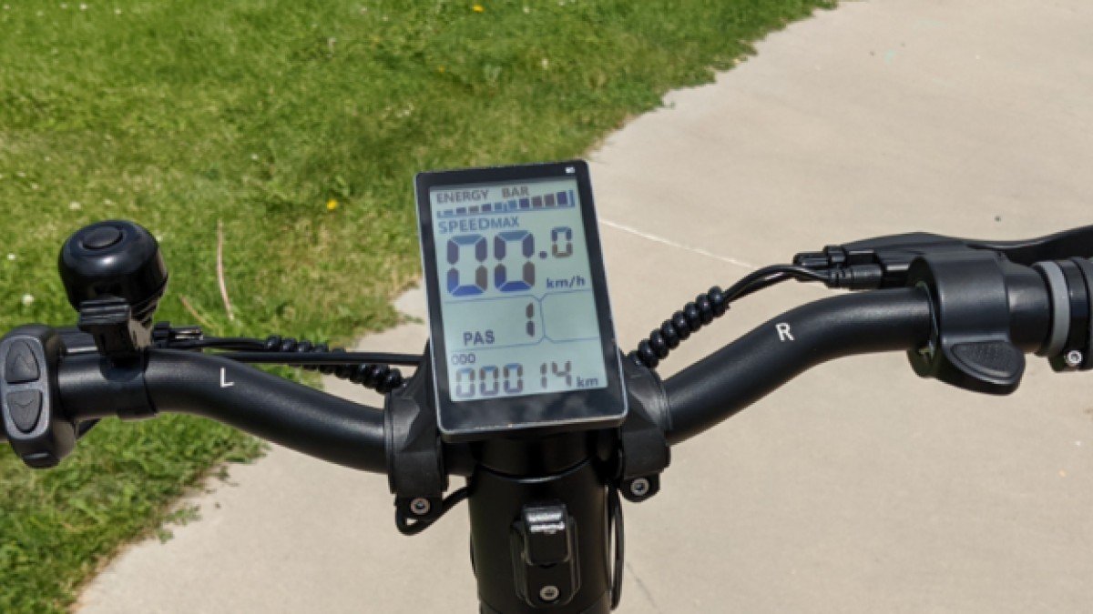 2021 Varla Pegasus Varla-Pegasus-LCD-Display-and-thumb-throttle-1024x352