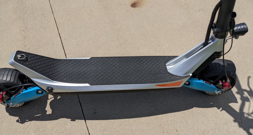 Varla-Pegasus-Silicone-Deck-with-Blue-Control-Arms-and-MEchanical-Brakes-1024x548