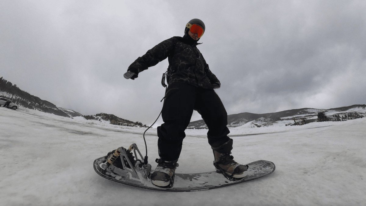2024 Cyrusher Ripple Cyrusher-Ripple-Electric-Snowboard-side-profile-eskate-remote-3000-watt-motor-with-suspension
