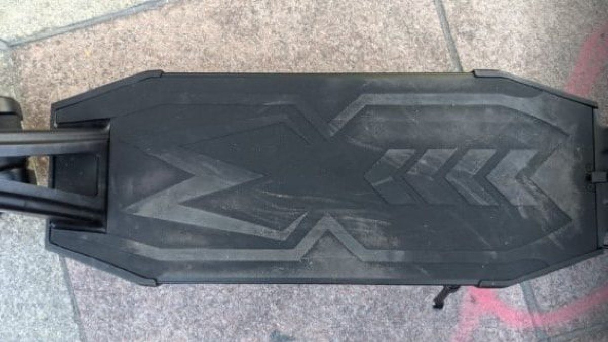 2023 Kaabo Mantis 8 Kaabo-Mantis-8-Dirty-Silicone-Mat-edited