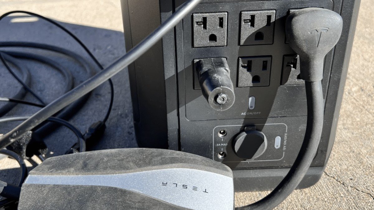 2021 KBO Breeze Charge-a-Tesla-with-Ecoflow-Portable-Generator