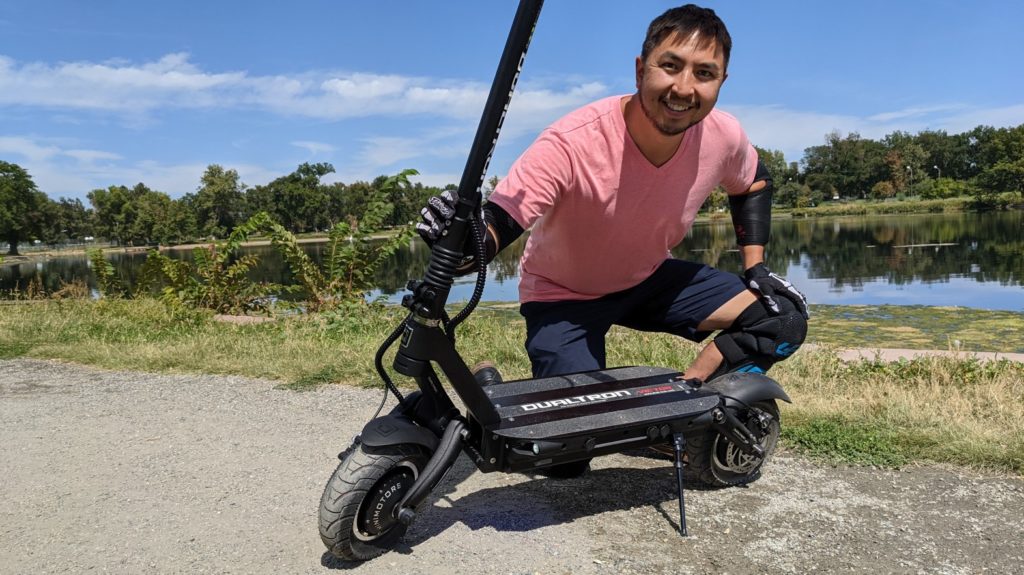 Dualtron-Victor-Deck-Brake-Disc-Zoom-Hydraulic-brakes-kickstand-rgb-lights-charge-ports-1024x575