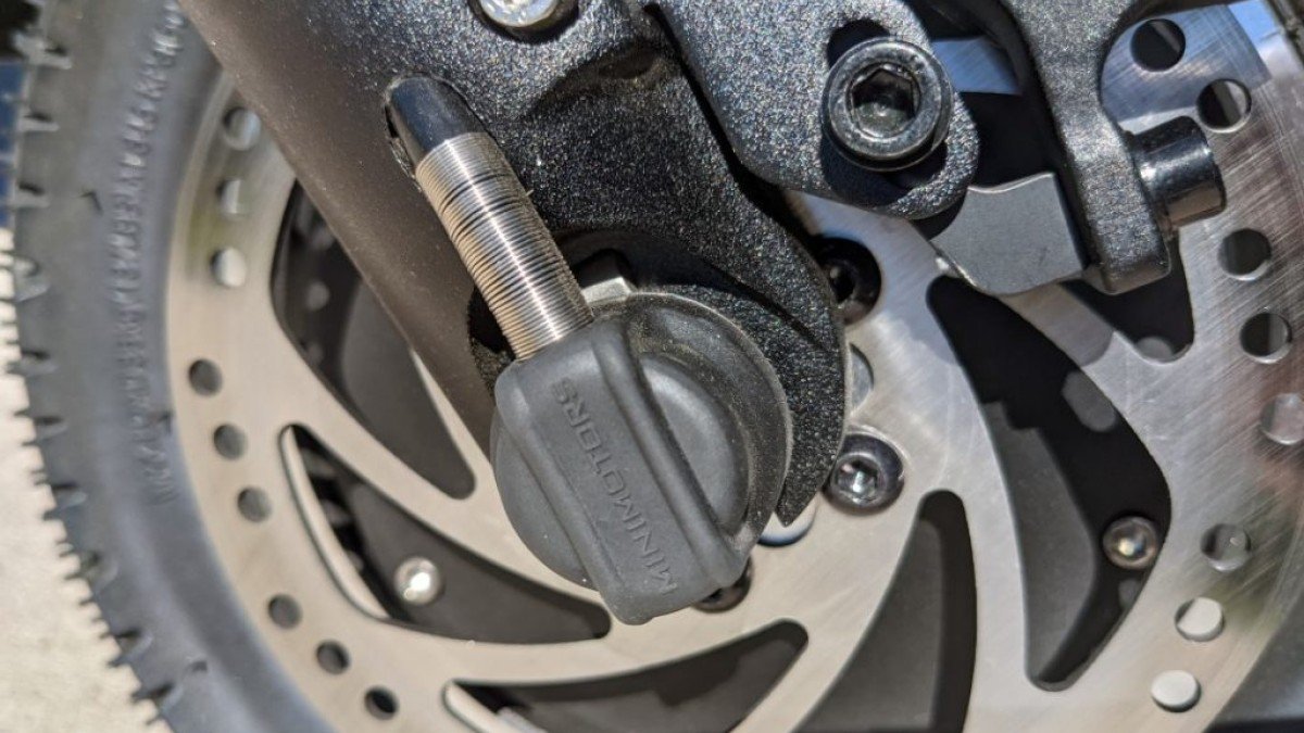 2021 Dualtron Victor Dualtron-Victor-Motor-Cable-through-Axle-Nut-1024x579