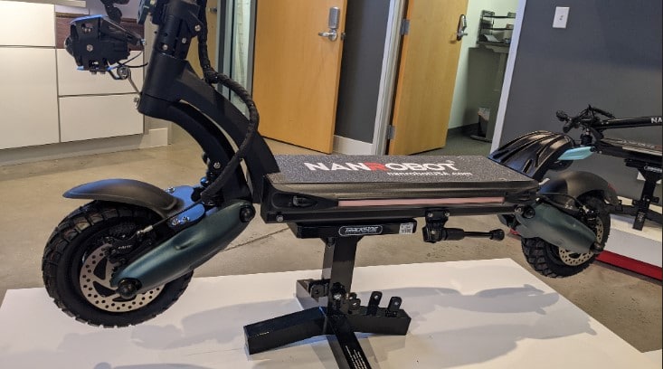 Nanrobot-D6-On-an-Lift-Hybrid-Offroad-Tires-C-type-Suspension-Light-and-Kickstand