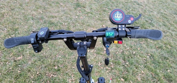 YUME-X11-Handlebar-Width-and-Cockpit