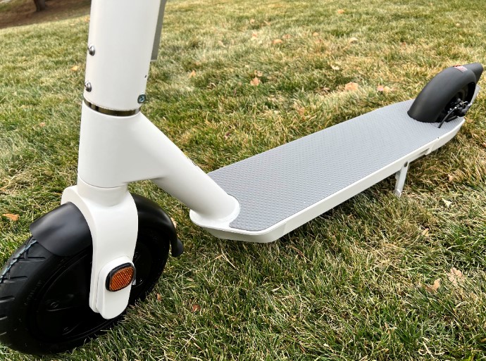 OKAI-Neon-ES20-Massive-Deck-and-Air-Filled-Front-Tire