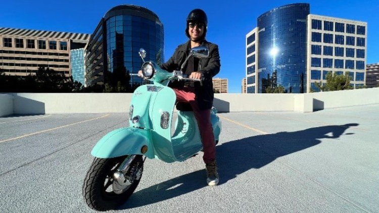 Aventura-X-Electric-Scooter-that-Looks-like-a-Vespa-with-Andrew-in-Downtown
