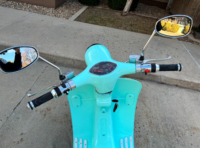 Aventura-X-Cockpit-with-throttle-rear-view-mirrors-ignition-brakes