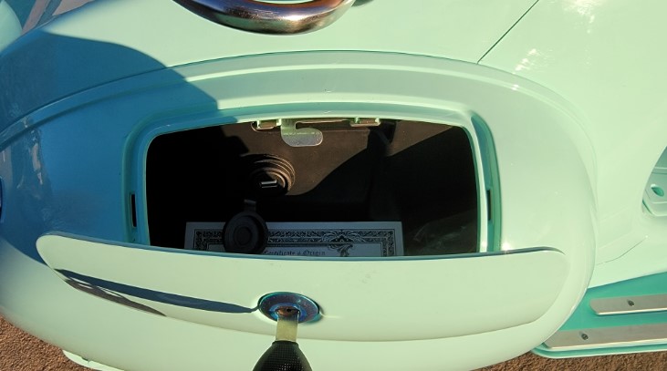 Aventura-X-Storage-Space-with-USB-Charger