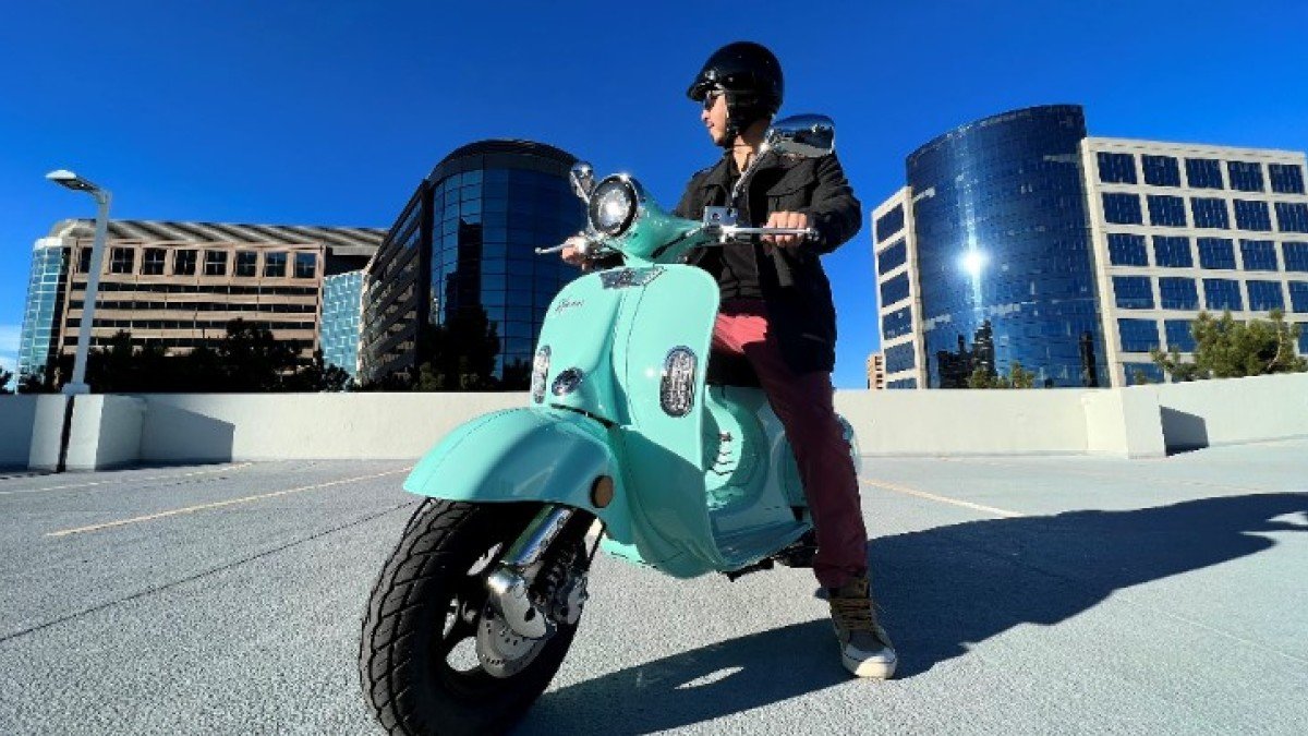 2023 Aventura X Aventura-X-Electric-Scooter-that-Looks-like-a-Vespa-with-Andrew
