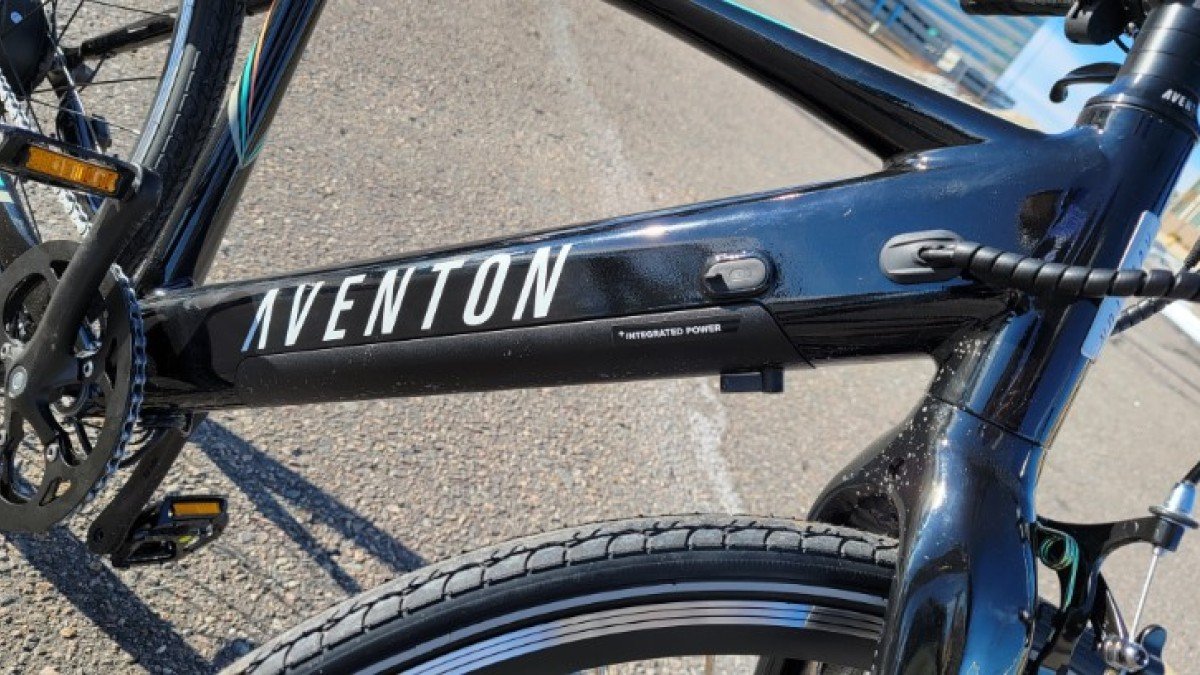 2022 Aventon Soltera Aventon-Soltera-Black-Onyx-LG-Battery-built-into-frame