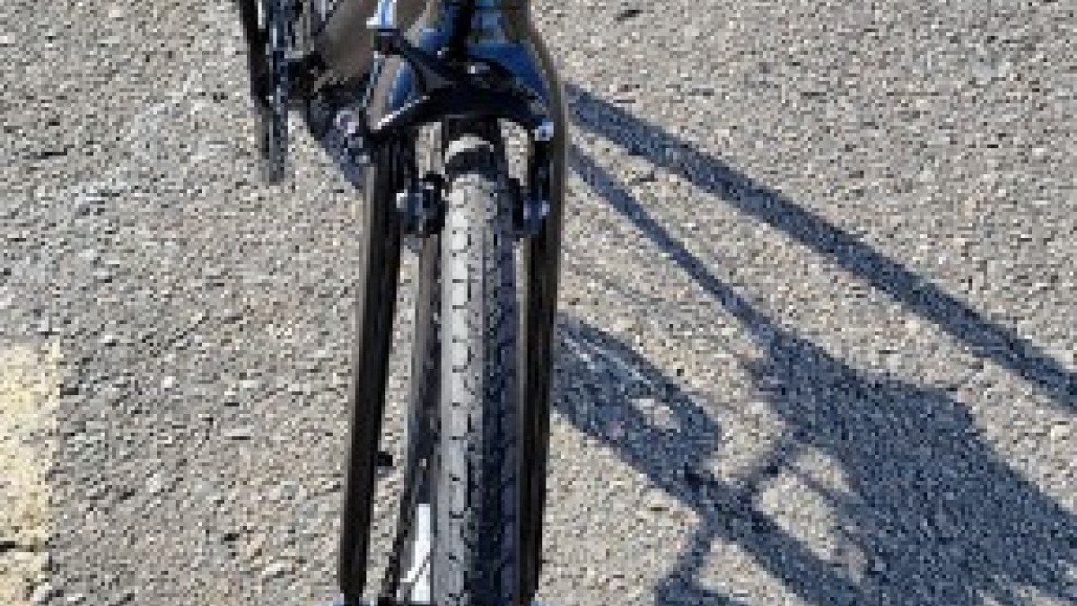 2022 Aventon Soltera Aventon-Soltera-Black-Onyx-Caliper-Brakes-and-Front-Tire