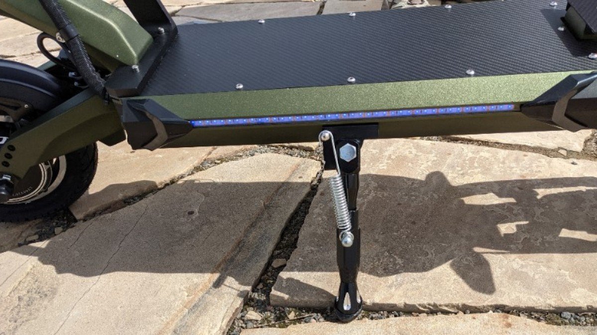 2023 Eonmotors Blade 10 Pro Blade-10-Pro-Limited-Edition-Jimmy-Chang-CNC-Kickstand