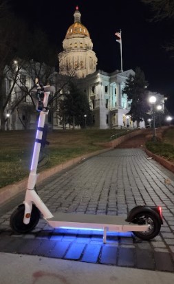 OKAI-Neon-ES20-Beautiful-White-Scooter-at-the-Capital-in-Denver-Colorado