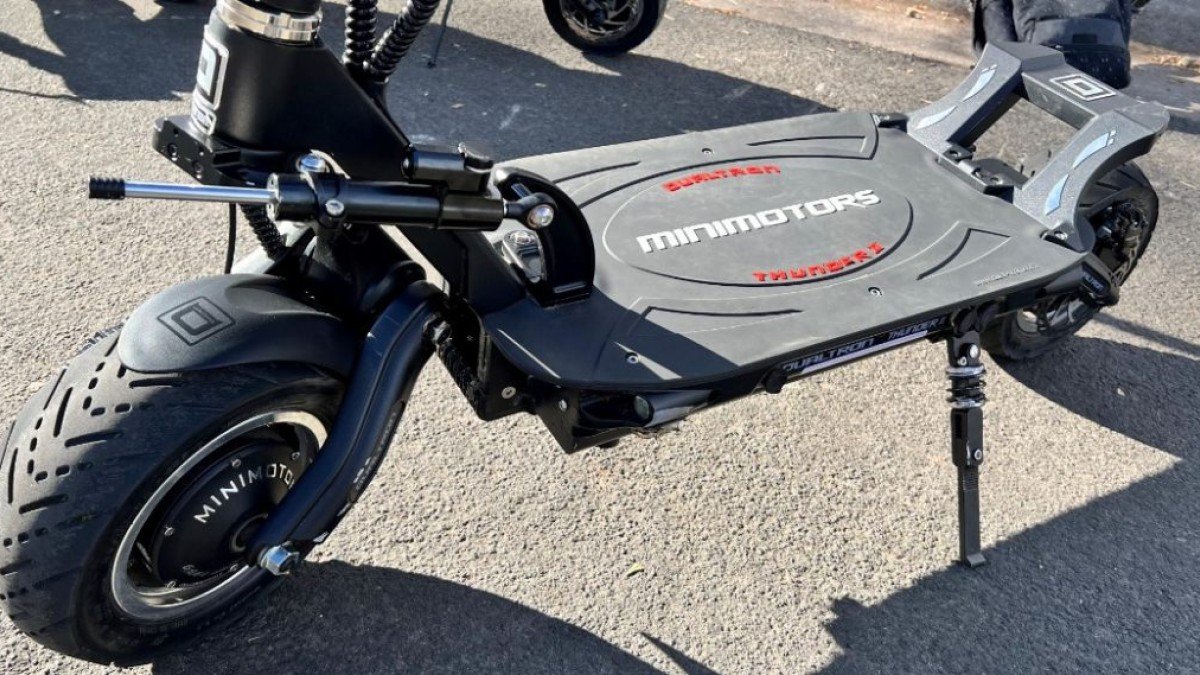 2022 Dualtron Thunder 2 Dualtron-Thunder-2-with-adjustable-kickstand-1024x569