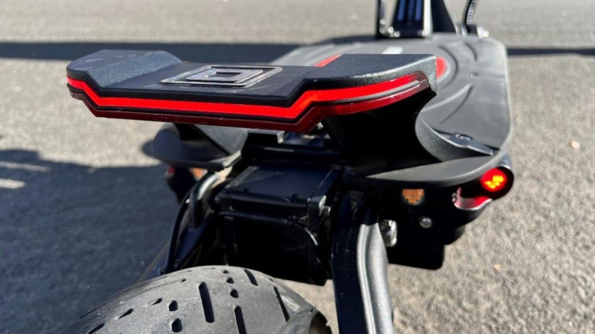 2022 Dualtron Thunder 2 Dualtron-Thunder-2-LED-Kick-Plate-1024x564