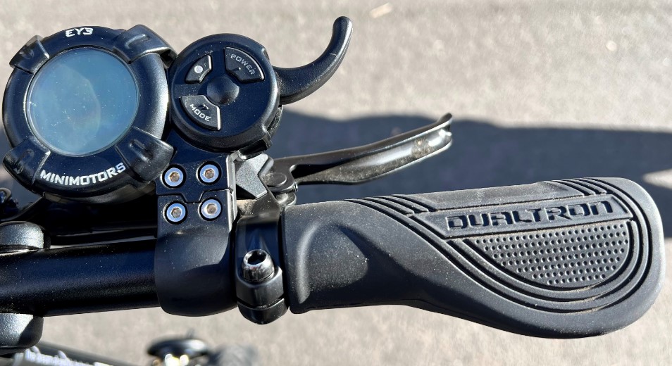 Dualtron-Thunder-2-Ey3-Display.