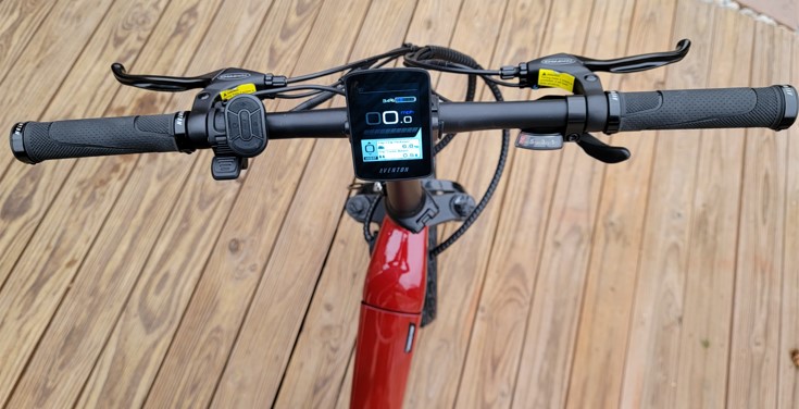 Aventon-Sinch-Step-Through-Foldable-ebike-handlebars-and-cockpit