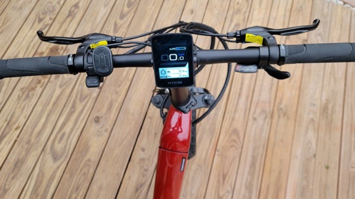 2023 Aventon Sinch Step Through Aventon-Sinch-Step-Through-Foldable-ebike-handlebars-and-cockpit