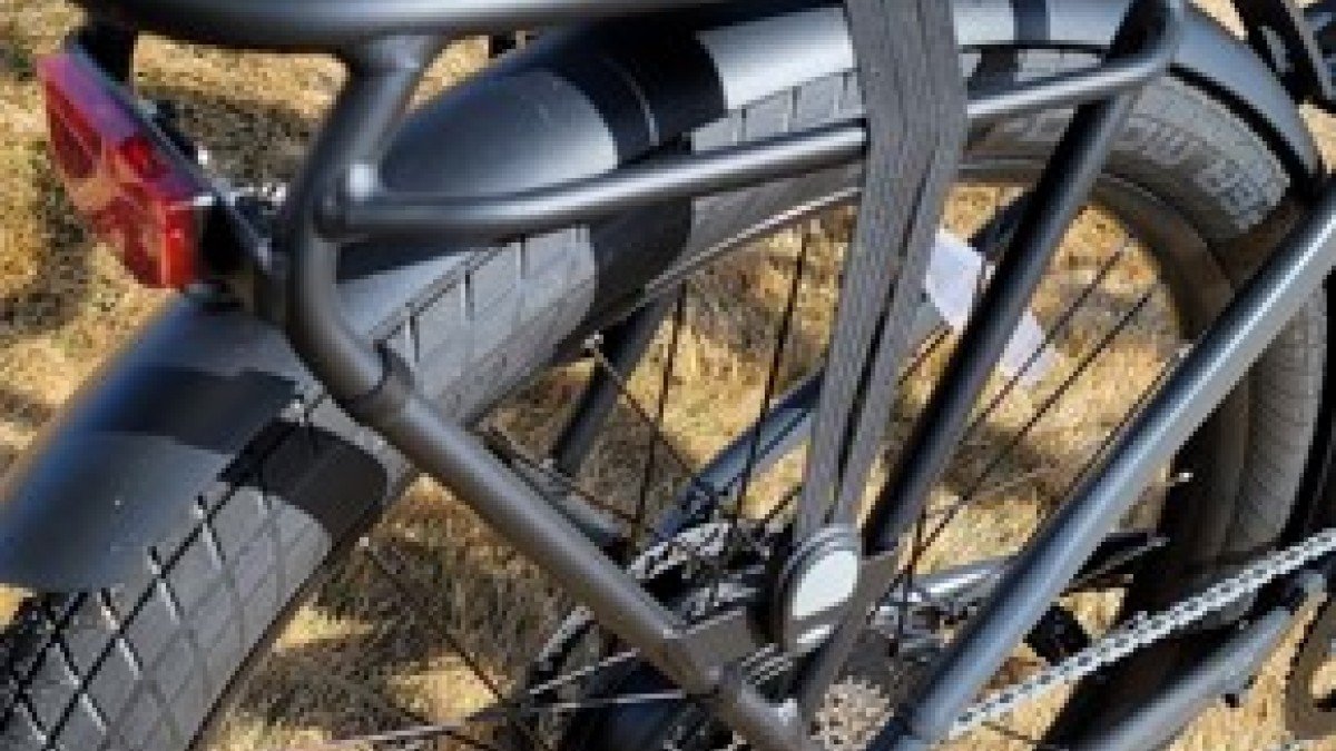 2023 Ride1Up 700 Series XR Ride1Up-700-Series-Matte-Black-Finish-Schwalbe-Moto-X-27.5-by-2.4-inch-tires-Rear-Rack-and-Fender