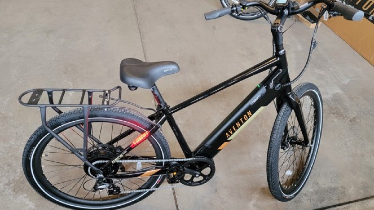 2022 Aventon Pace 500 Aventon-Pace-500-Display-Tektro-Hydraulic-Brake-Lever-Midnight-Black-from-Side-Profile-compared-to-Old-One