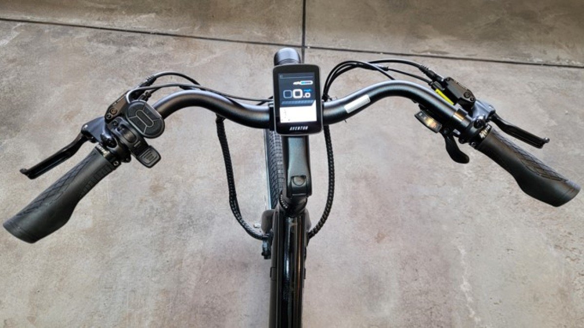 2022 Aventon Pace 500 Aventon-Pace-500-Display-Tektro-Hydraulic-Brake-Lever-Smudge-Mark