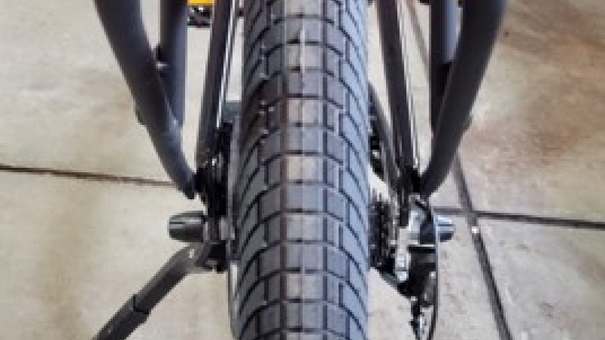 2022 Aventon Pace 500 Aventon-Pace-500-Display-from-the-rear