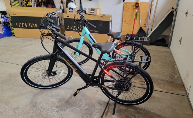 Aventon-Pace-Kenda-Kwik-Seven-5-Sport-Tire-with-180mm-Tektro-Brake-Disc-Celeste-side-by-side-standard