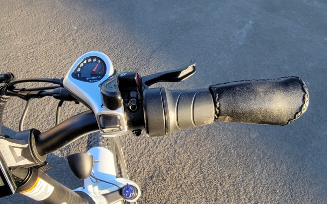 LECTRIC-Xpremium-twist-throttle-and-shimano-thumb-shifter