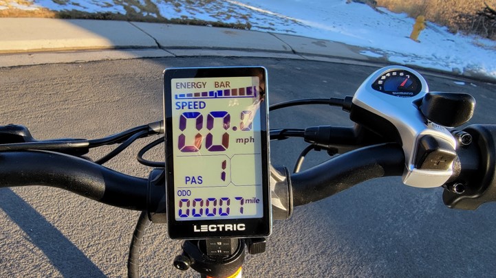 LECTRIC-Xpremium-display-with-shimano-thumb-shifter