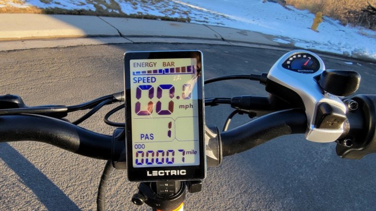 2022 Lectric XPremium LECTRIC-Xpremium-display-with-shimano-thumb-shifter
