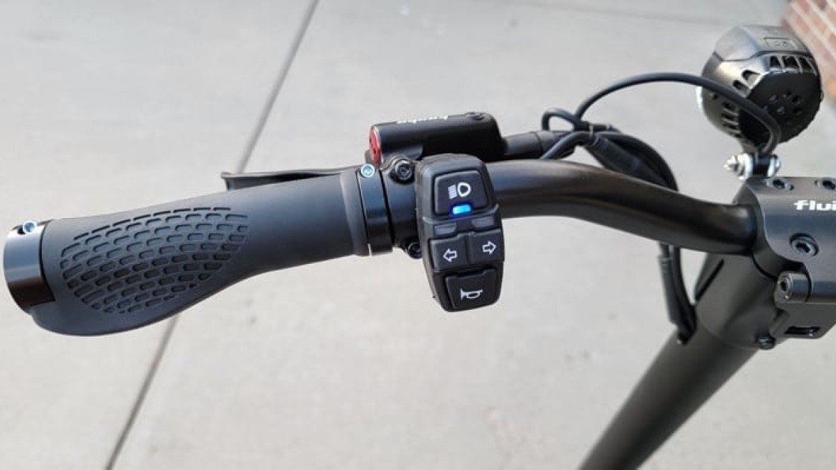 2022 Kaabo Mantis V2 Kaabo-Mantis-V2-Turn-Signal-Indicators-and-horn