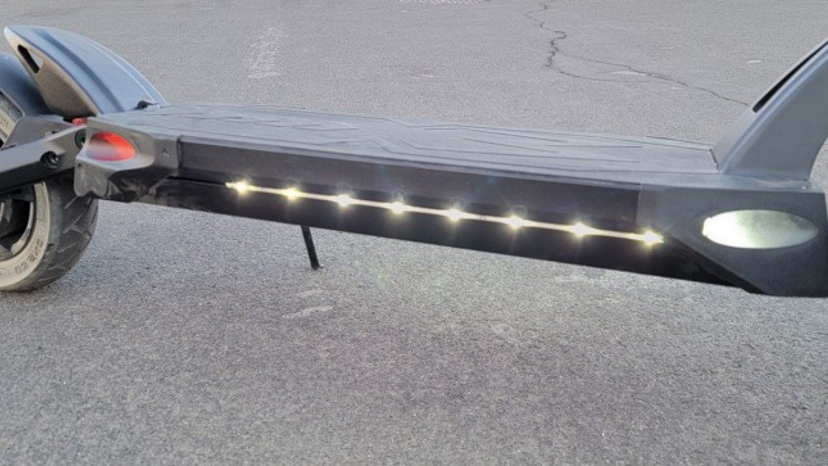 2022 Kaabo Mantis V2 Kaabo-Mantis-V2-Deck-LED-Lights