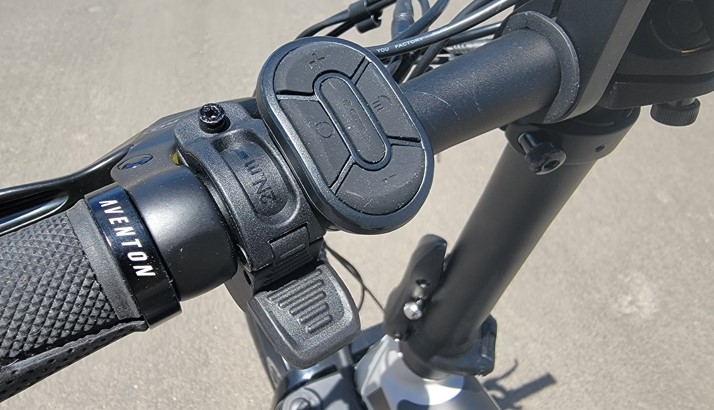 2022-Aventon-Sinch-Cloud-Gray-Controls-throttle
