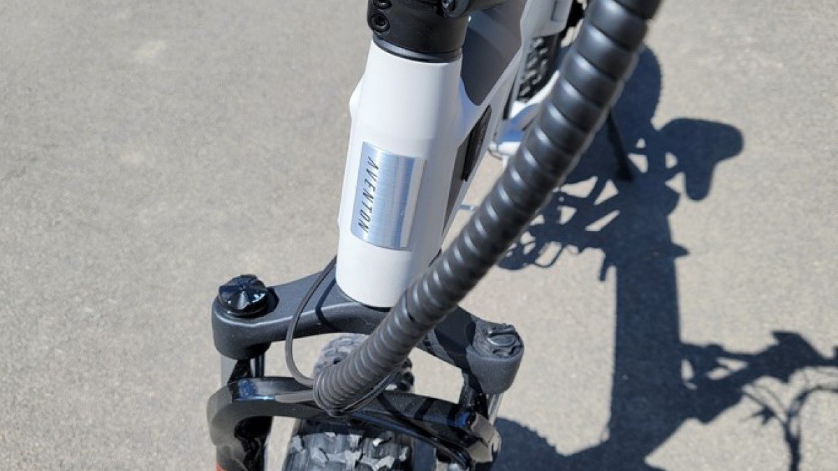 2022 Aventon Sinch 2022-Aventon-Sinch-Cloud-Gray-Cable-Management-at-its-finest.